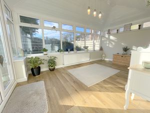 Caroline Close- click for photo gallery